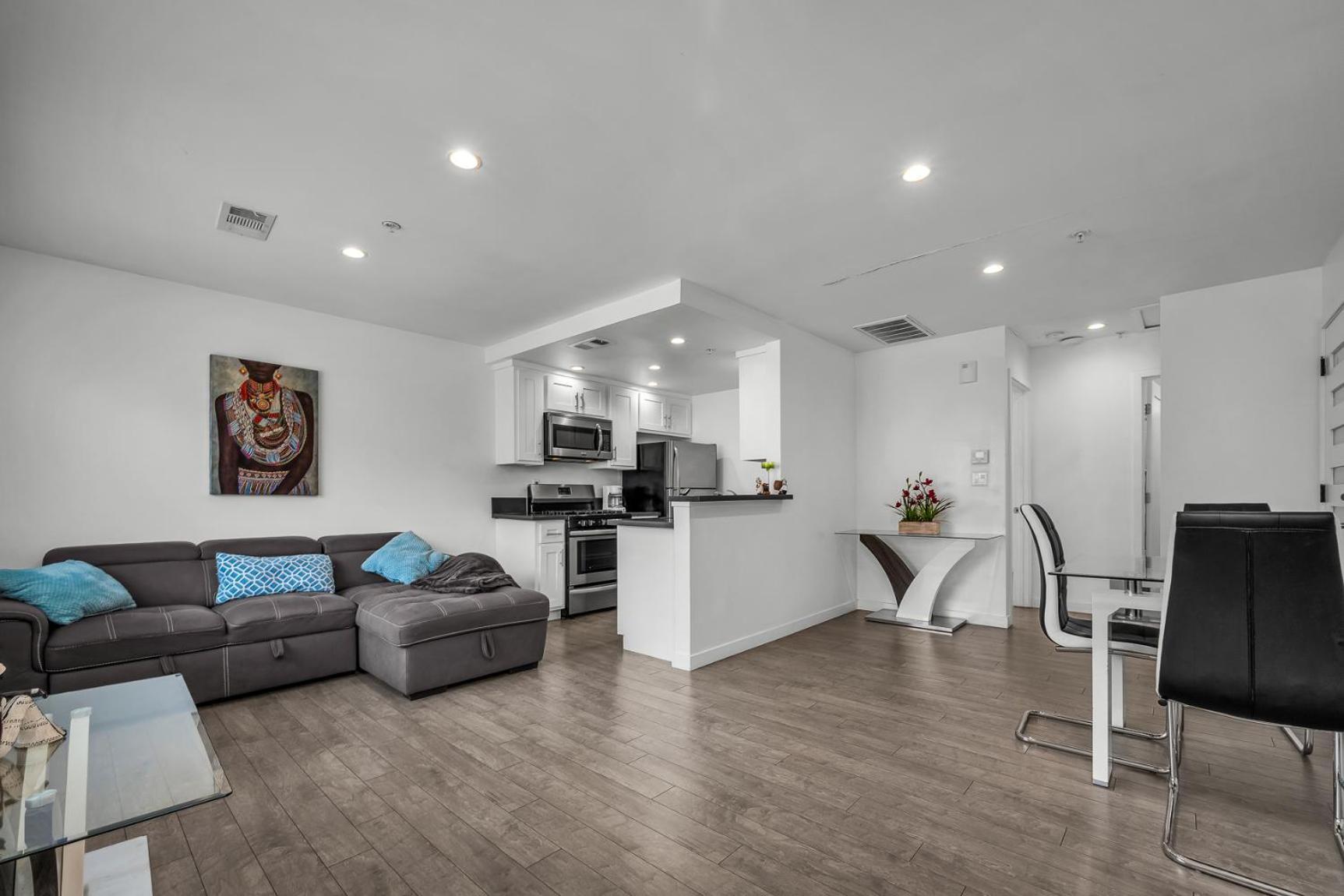 Fully Furnished One Bedroom With Full Bathroom In Koreatown Appartement *