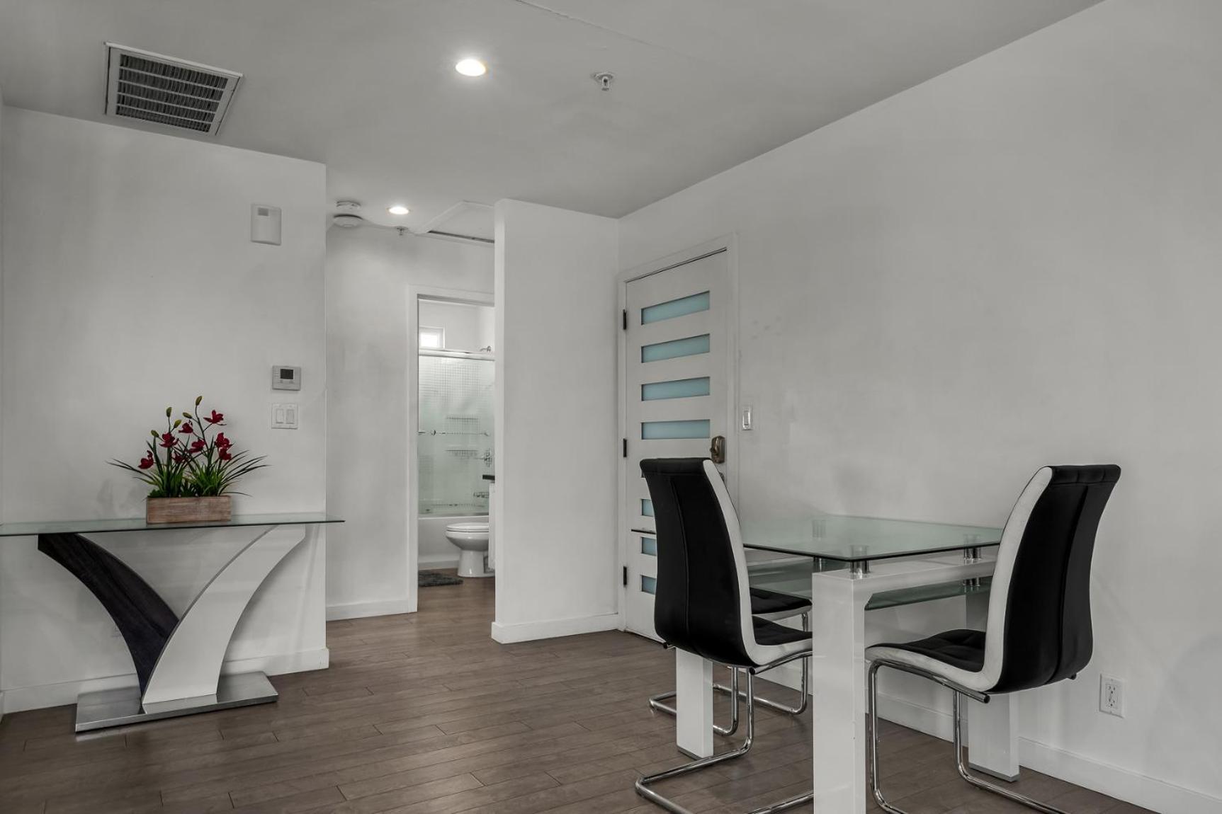 Fully Furnished One Bedroom With Full Bathroom In Koreatown Appartement Los Angeles