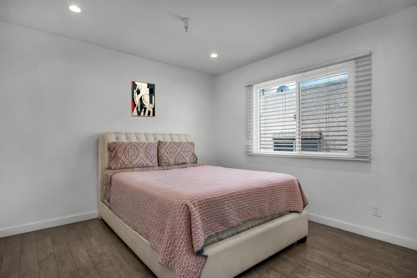 Fully Furnished One Bedroom With Full Bathroom In Koreatown Appartement